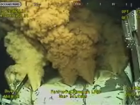BP pumpt Schlamm in das Öl-Leck BP pumpt Schlamm in das Öl-Leck