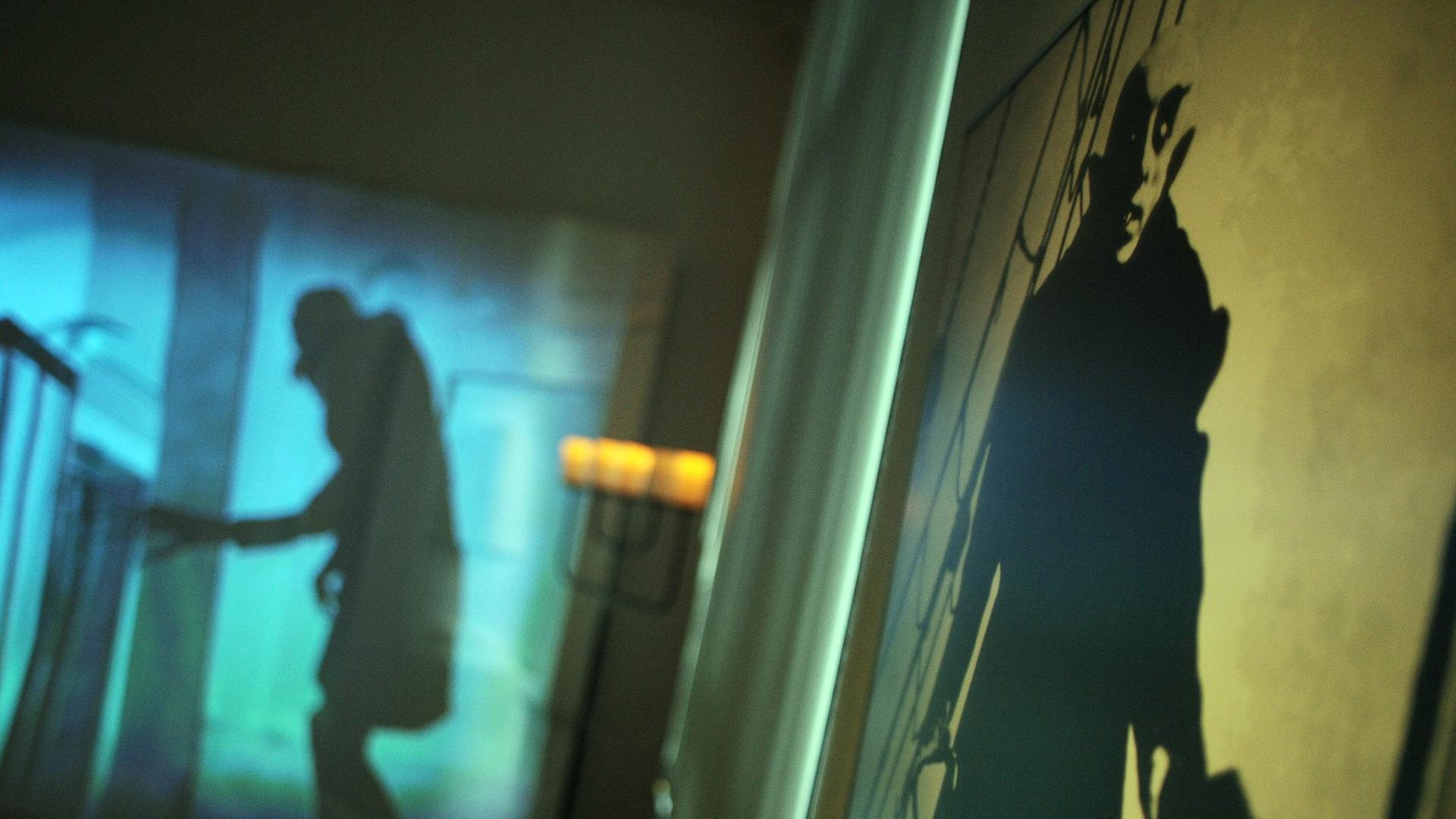 Ein Ausschnitt aus dem Film "Nosferatu - Eine Symphonie des Grauens" von F. W. Murnau aus dem Jahr 1922 ist Teil einer Ausstellung über Geister und Vampire. Ein Ausschnitt aus dem Film "Nosferatu - Eine Symphonie des Grauens" von F. W. Murnau aus dem Jahr 1922 ist Teil einer Ausstellung über Geister und Vampire.