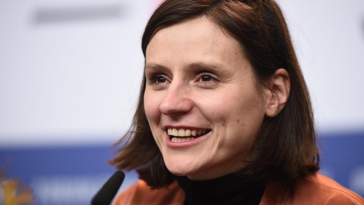 70. Berlinale, Preisverleihung: Regisseurin Sandra Wollner spricht auf der Pressekonferenz, nachdem sie in der Kategorie "Encounters – Spezialpreis der Jury" ausgezeichnet wurde. 70. Berlinale, Preisverleihung: Regisseurin Sandra Wollner spricht auf der Pressekonferenz, nachdem sie in der Kategorie "Encounters – Spezialpreis der Jury" ausgezeichnet wurde.