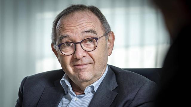 Norbert Walter-Borjans, Bundesvorsitzender der SPD schaut in die Kamera, aufgenommen im Rahmen eines Interviews