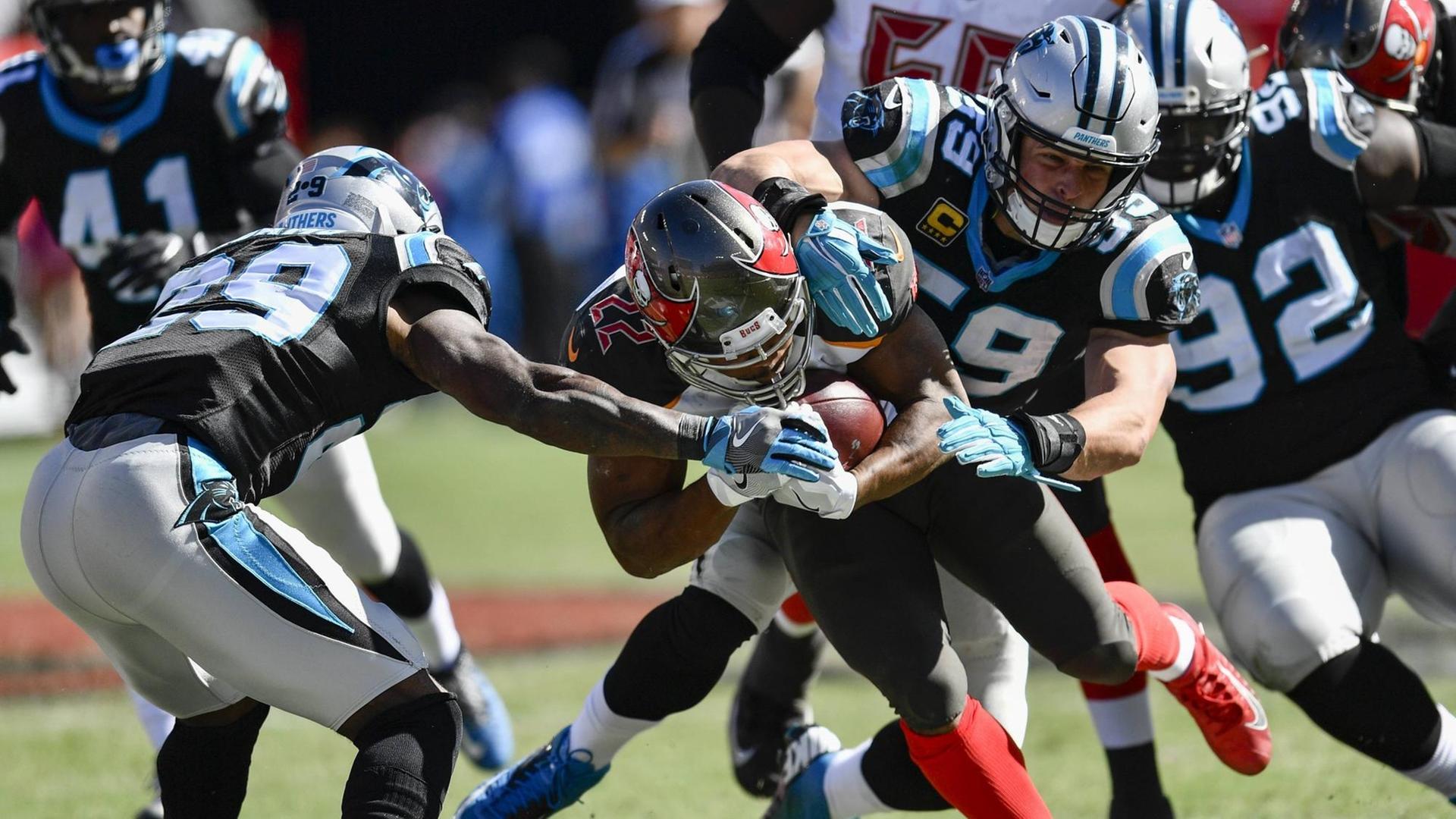 Luke Kuechly (59) gilt als einer der besten Defensivspieler in der NFL. Luke Kuechly (59) gilt als einer der besten Defensivspieler in der NFL.