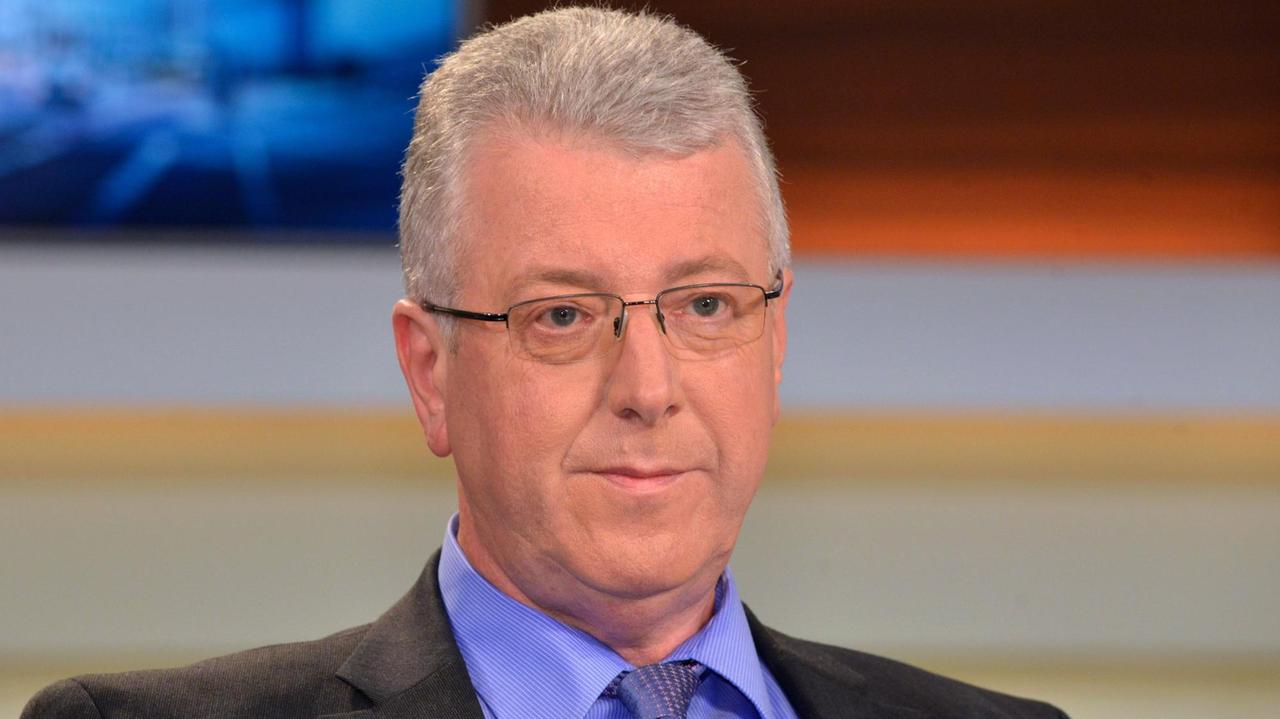 Hans-Gerd Jaschke, Politikwissenschaftler, aufgenommen am 18.09.2016 während der ARD-Talksendung "Anne Will". Hans-Gerd Jaschke, Politikwissenschaftler, aufgenommen am 18.09.2016 während der ARD-Talksendung "Anne Will".