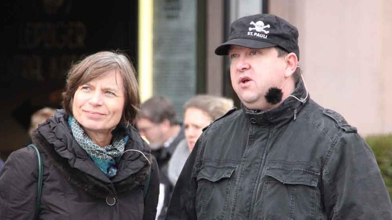 Der Blick auf das Alte Rathaus. In goldenen Lettern sind hier die Inschriften Leipzigs, die Inscriptiones Lipsienses aufgeschrieben, die der Thomanerchor nach einer Komposition von Volker Bräutigam gesungen hat. Der Blick auf das Alte Rathaus. In goldenen Lettern sind hier die Inschriften Leipzigs, die Inscriptiones Lipsienses aufgeschrieben, die der Thomanerchor nach einer Komposition von Volker Bräutigam gesungen hat.