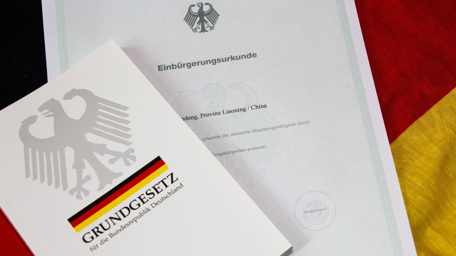 Einbürgerungsurkunde und das Deutsche Grundgesetz Einbürgerungsurkunde und das Deutsche Grundgesetz