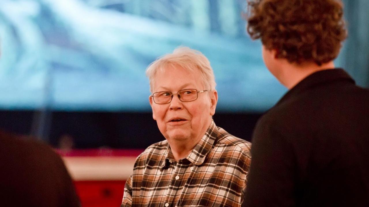 Regisseur Harry Kupfer im März 2019 bei der Arbeit mit Sängern in der Komischen Oper Berlin