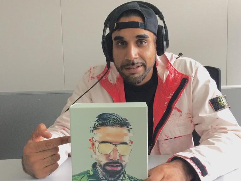 Ali As präsentiert die Box Insomnia (Bild: Axel Rahmlow)