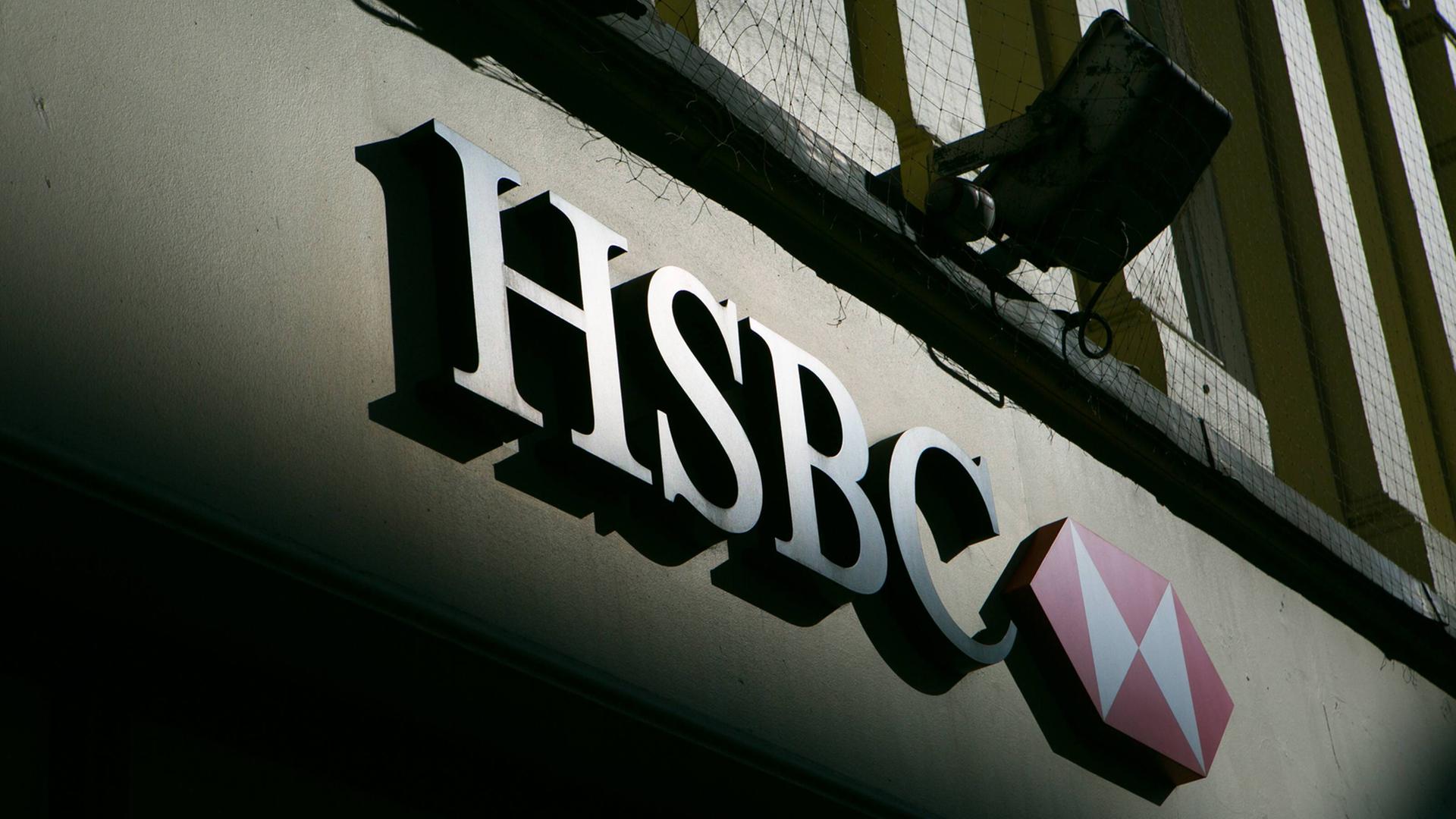 Das Logo der britischen Großbank HSBC. Das Logo der britischen Großbank HSBC.