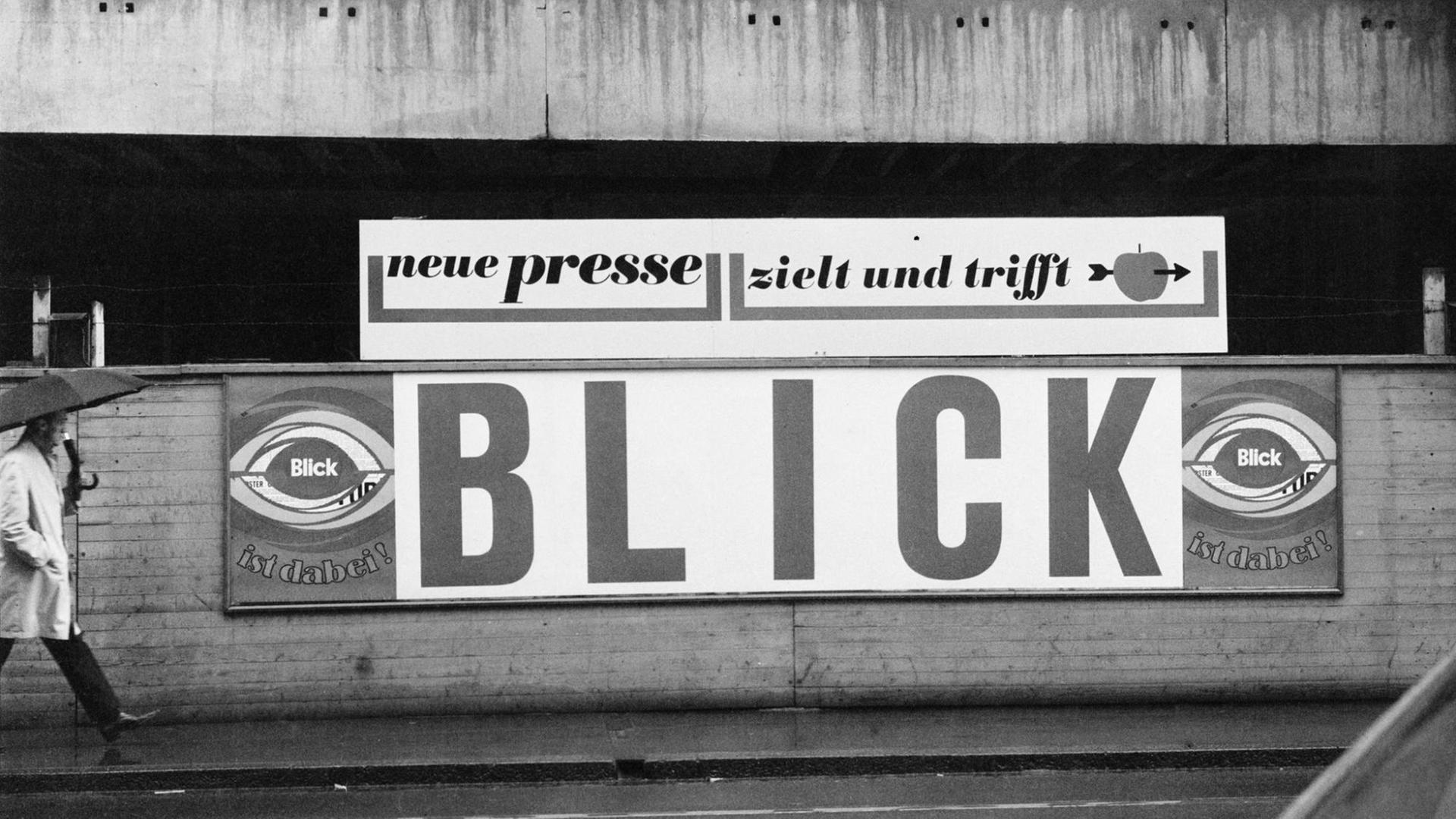 Plakatwerbung der schweizerischen Tageszeitung "Blick" 1967 in Basel mit dem Werbespruch: "Neue Presse zielt und trifft". Plakatwerbung der schweizerischen Tageszeitung "Blick" 1967 in Basel mit dem Werbespruch: "Neue Presse zielt und trifft".