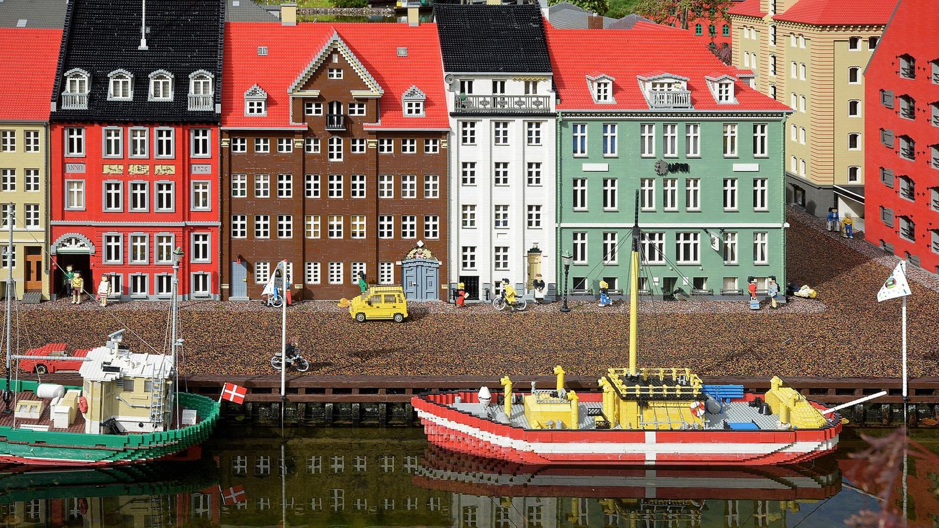 Eine Stadtansicht von Kopenhagen wurde aus Legosteinen nachgebaut. Eine Stadtansicht von Kopenhagen wurde aus Legosteinen nachgebaut.