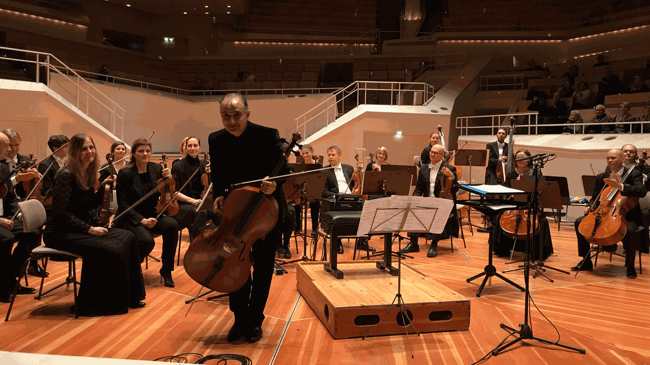 Die Kammersymphonie Berlin mit dem Cellisten Athil Hamdan Die Kammersymphonie Berlin mit dem Cellisten Athil Hamdan