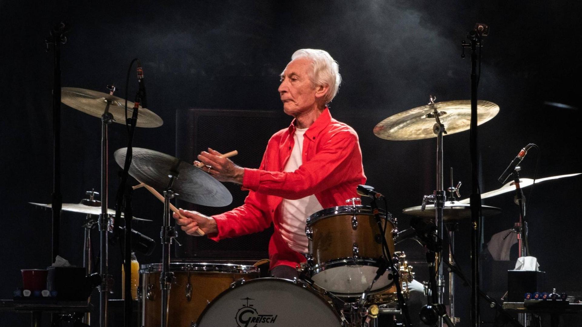 Charlie Watts spielt das Schlagzeug bei einem Konzert in den USA. Charlie Watts spielt das Schlagzeug bei einem Konzert in den USA.