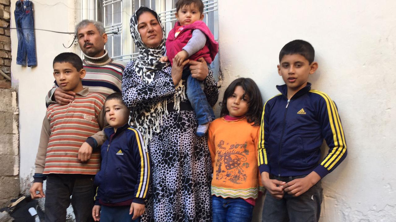 Das Foto zeigt ein eine syrische Flüchtlingsfamilie in der Kurdenhochburg Diyarbakir