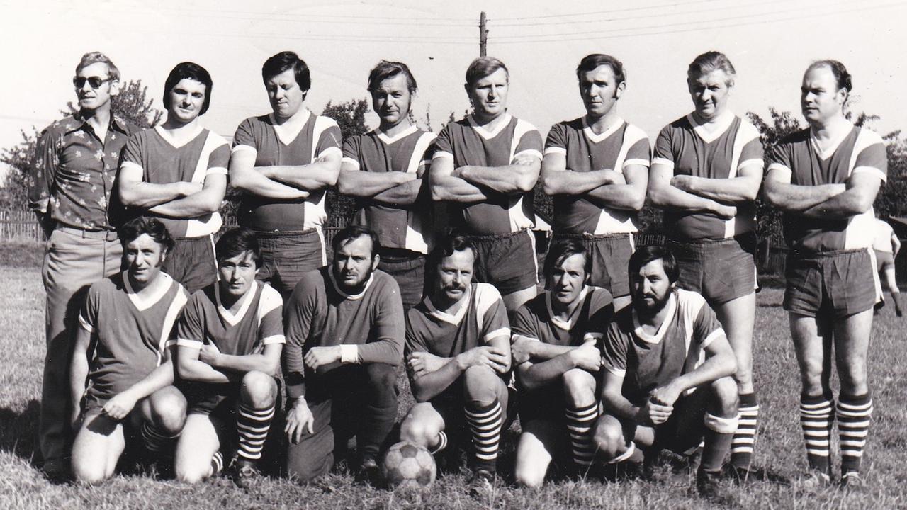 Rudi Spindlers Mannschaft im lokalen Pokalendspiel 1977: Das Team der Alten Herren der BSG Wismut Altenburg Rudi Spindlers Mannschaft im lokalen Pokalendspiel 1977: Das Team der Alten Herren der BSG Wismut Altenburg