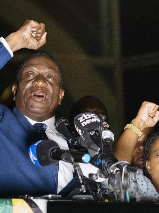 In Simbabwe fürchten viele, dass der neue Präsident Mnangagwa ähnlich hart gegen Medien vorgeht wie sein Vorgänger Mugabe.