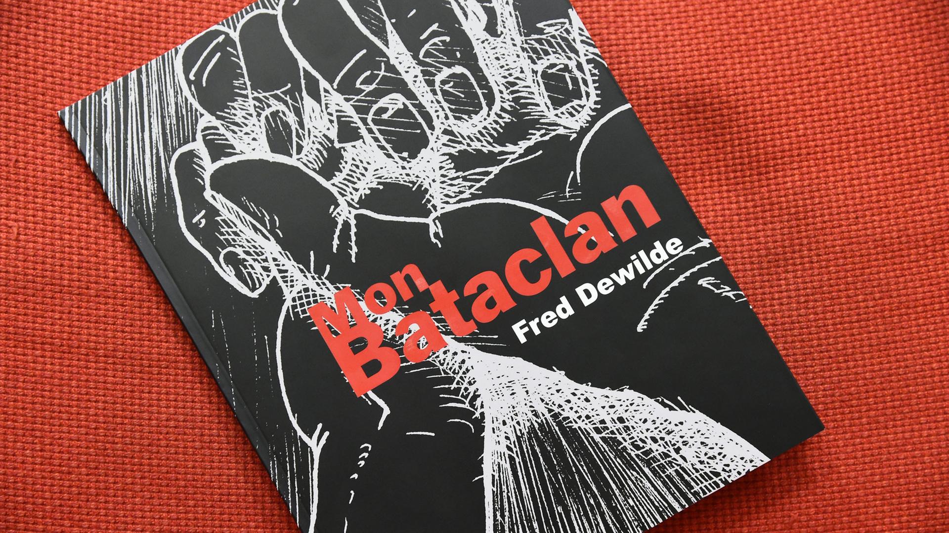 Ein Exemplar des Comics "Mon Bataclan" von Fred Dewilde Ein Exemplar des Comics "Mon Bataclan" von Fred Dewilde