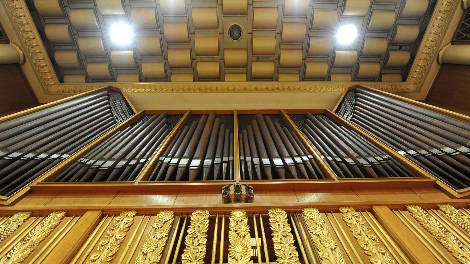 Die Orgel im großen Musiksaal im Funkhaus Berlin in der Nalepastraße in Berlin, aufgenommen am 21.04.2009. Die Orgel im großen Musiksaal im Funkhaus Berlin in der Nalepastraße in Berlin, aufgenommen am 21.04.2009.