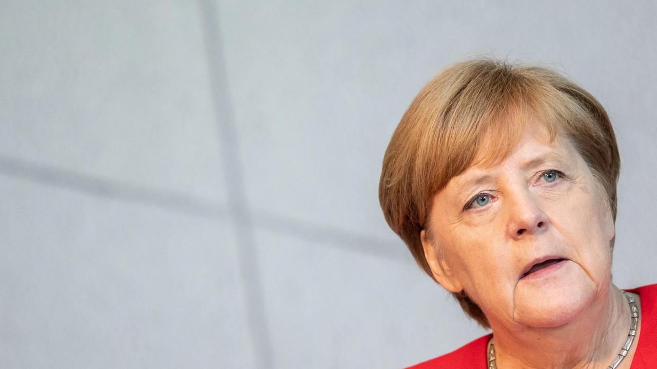 14.06.2019, Nordrhein-Westfalen, Bonn: Bundeskanzlerin Angela Merkel (CDU) spricht bei einer Feier zum 25-jährigen Bestehen des Hauses der Geschichte. 14.06.2019, Nordrhein-Westfalen, Bonn: Bundeskanzlerin Angela Merkel (CDU) spricht bei einer Feier zum 25-jährigen Bestehen des Hauses der Geschichte.