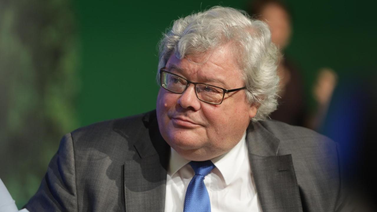 Porträtaufnahme von Reinhard Bütikofer bei der Bundesdelegiertenkonferenz der Grünen 2009. Porträtaufnahme von Reinhard Bütikofer bei der Bundesdelegiertenkonferenz der Grünen 2009.