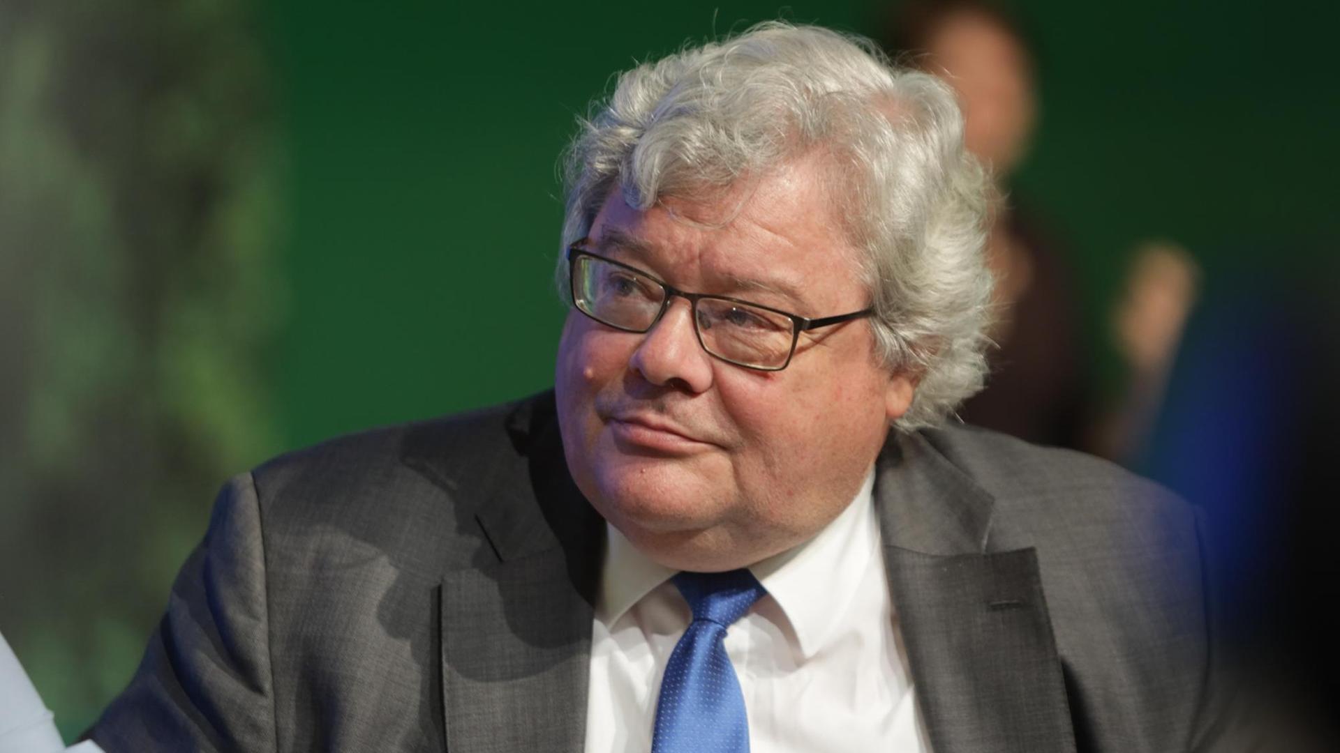 Porträtaufnahme von Reinhard Bütikofer bei der Bundesdelegiertenkonferenz der Grünen 2009. Porträtaufnahme von Reinhard Bütikofer bei der Bundesdelegiertenkonferenz der Grünen 2009.
