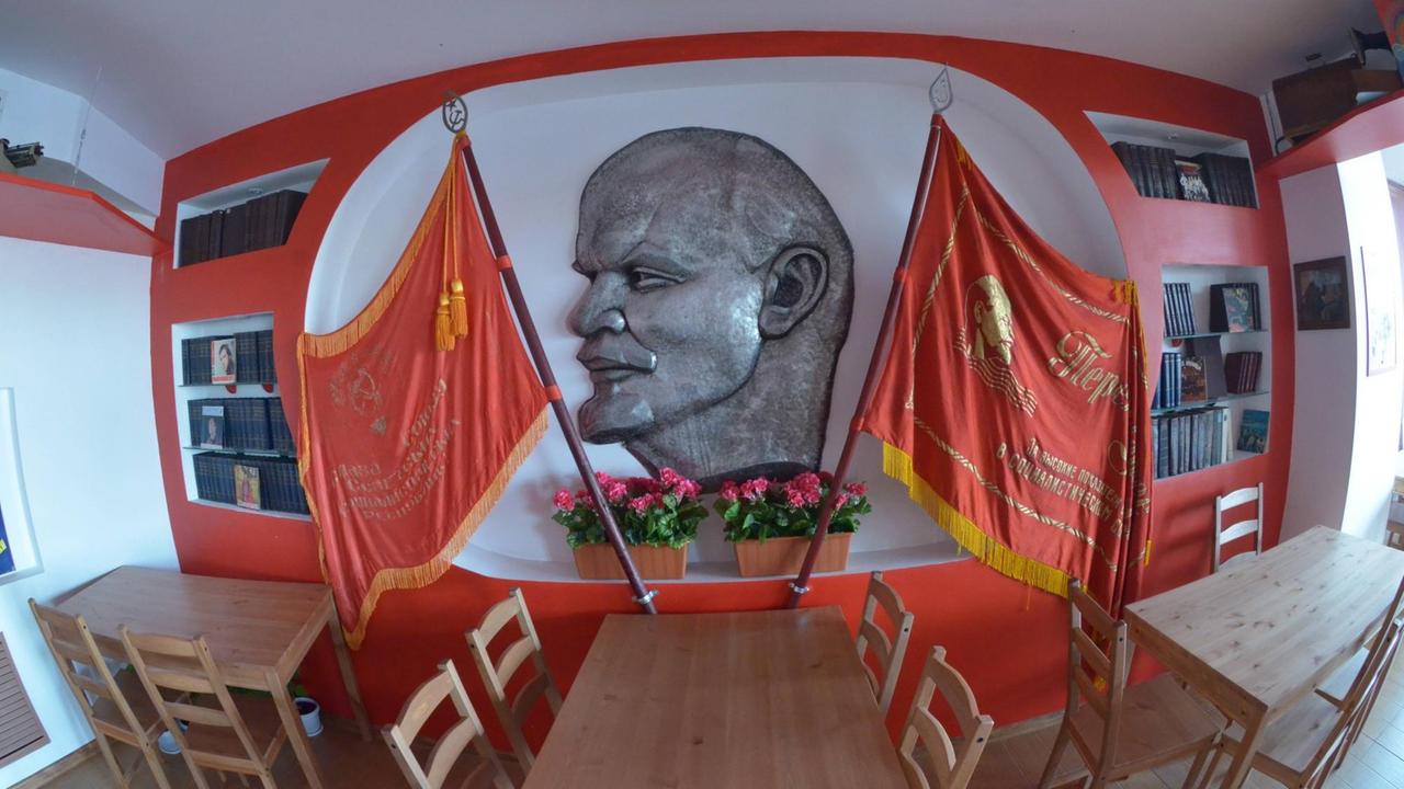 Ein Porträt von Lenin in einem russischen Hotel. Ein Porträt von Lenin in einem russischen Hotel.