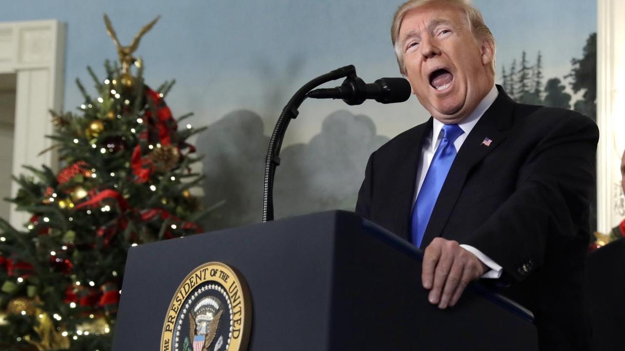 US-Präsident Donald Trump spricht im Diplomatic Reception Room im weißen Haus in Washington (USA) US-Präsident Donald Trump spricht im Diplomatic Reception Room im weißen Haus in Washington (USA)