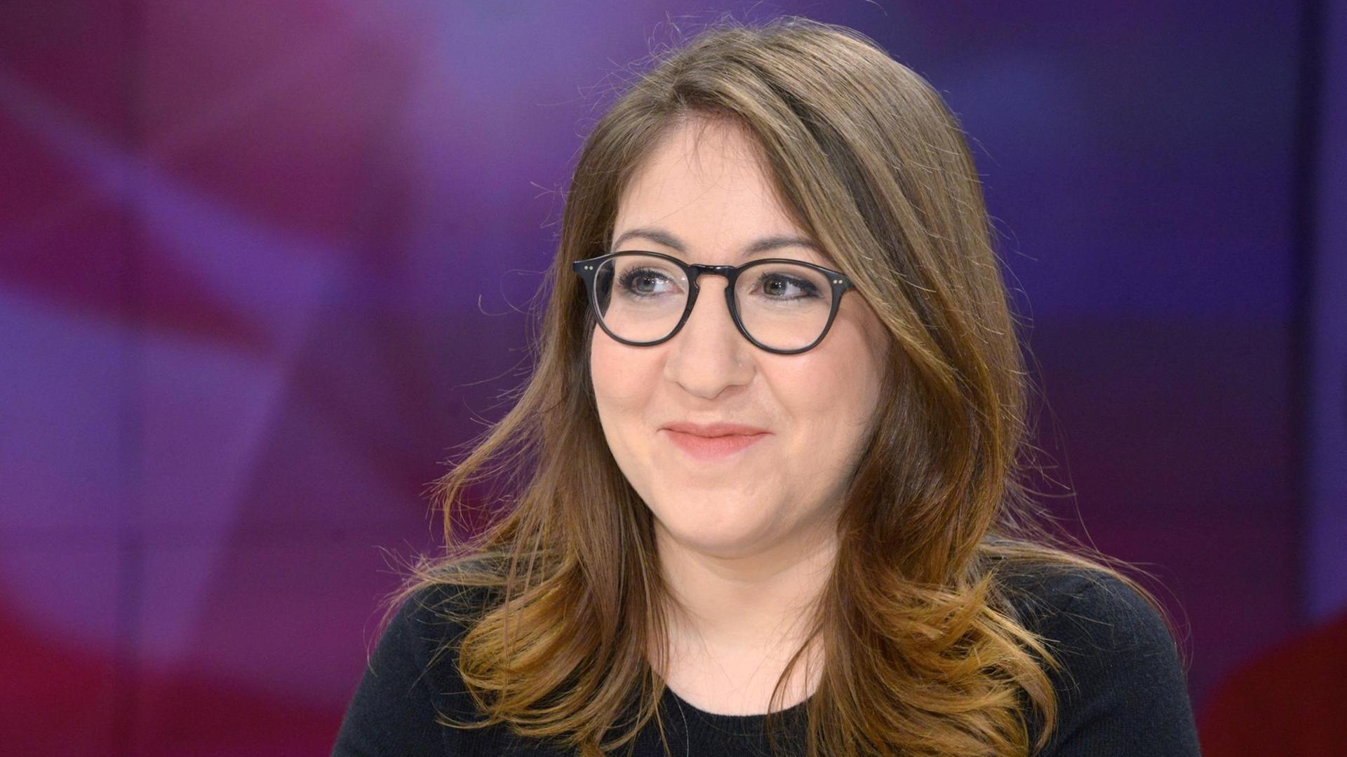 Deborah Feldman, US-amerikanische Autorin, aufgenommen am 03.11.2016 während der ZDF-Talksendung "Maybrit Illner" Deborah Feldman, US-amerikanische Autorin, aufgenommen am 03.11.2016 während der ZDF-Talksendung "Maybrit Illner"