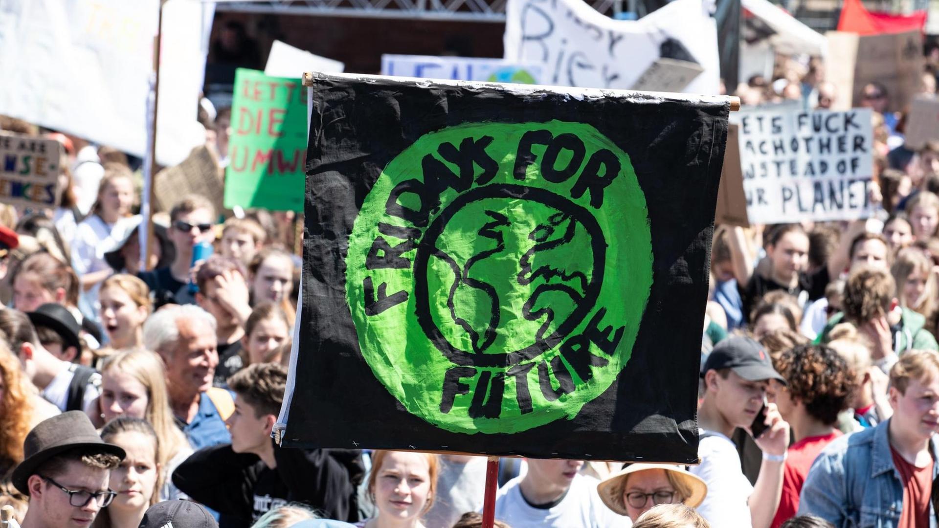 "Fridays For Future" demonstrieren im Mai 2019 in München. "Fridays For Future" demonstrieren im Mai 2019 in München.