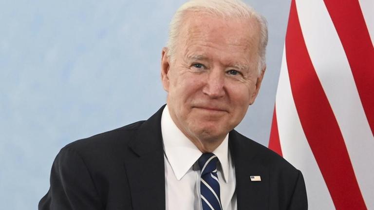 US-Präsident Joe Biden vor einer amerikanischen Flagge US-Präsident Joe Biden vor einer amerikanischen Flagge