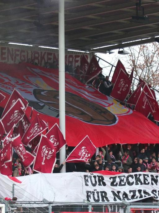 Choreografie der Cottbuser Fans beim Spiel in der Regionalliga Nordost gegen den SV Babelsberg