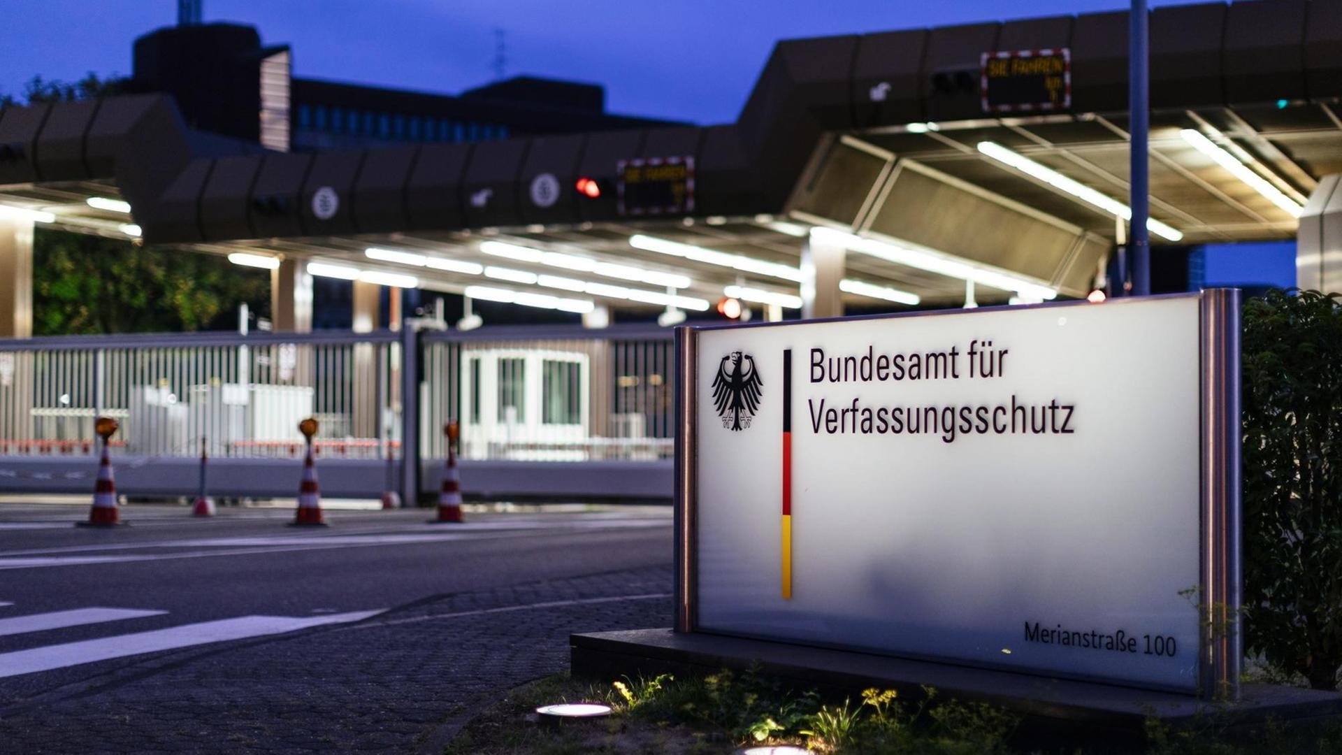 Das Bundesamt für Verfassungsschutz in Chorweiler. Das Bundesamt für Verfassungsschutz in Chorweiler.