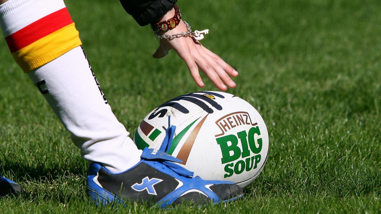 Eine Szene aus einem Rugbyspiel am 9. April 2012 in Perpignan in Frankreich. Eine Szene aus einem Rugbyspiel am 9. April 2012 in Perpignan in Frankreich.