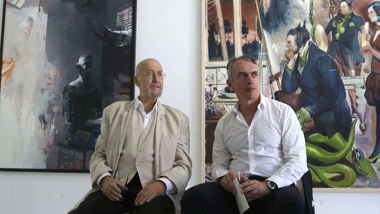 Die Maler Arno Rink und Neo Rauch vor ihren Werken, die in der Grafikstiftung Neo Rauch in Aschersleben gezeigt werden. Die Maler Arno Rink und Neo Rauch vor ihren Werken, die in der Grafikstiftung Neo Rauch in Aschersleben gezeigt werden.