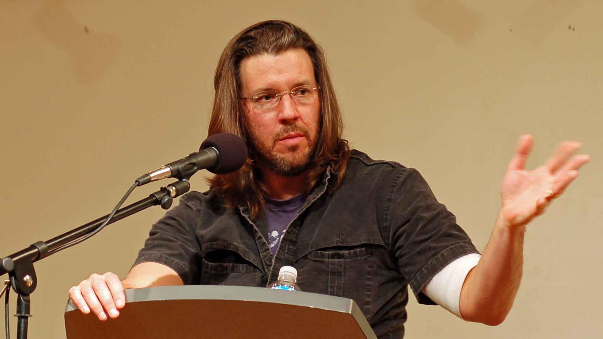 Der Autor David Foster Wallace (1962-2008) zwei Jahre vor seinem Tod Der Autor David Foster Wallace (1962-2008) zwei Jahre vor seinem Tod