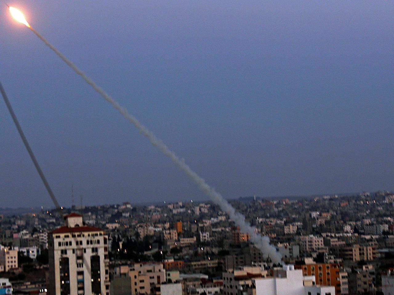 Eine Rakete wird am 9. Juli 2014 aus Gaza-Stadt Richtung Israel gefeuert