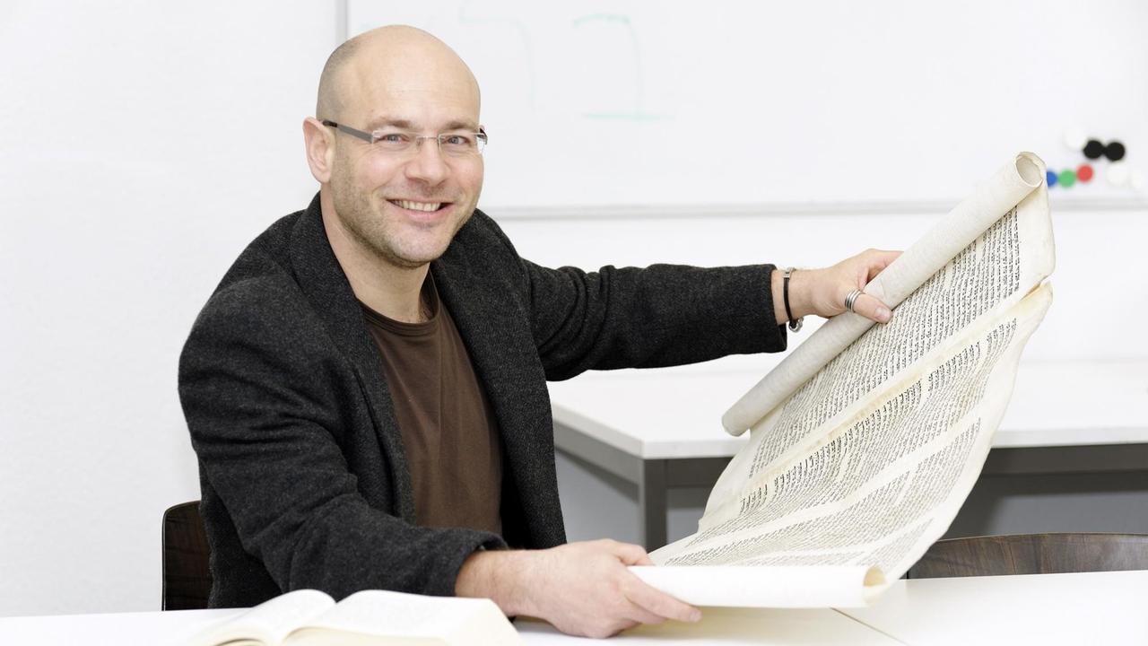Professor Dr. Simone Paganini, Lehr- und Forschungsgebiet Biblische Theologie der RWTH Aachen Professor Dr. Simone Paganini, Lehr- und Forschungsgebiet Biblische Theologie der RWTH Aachen