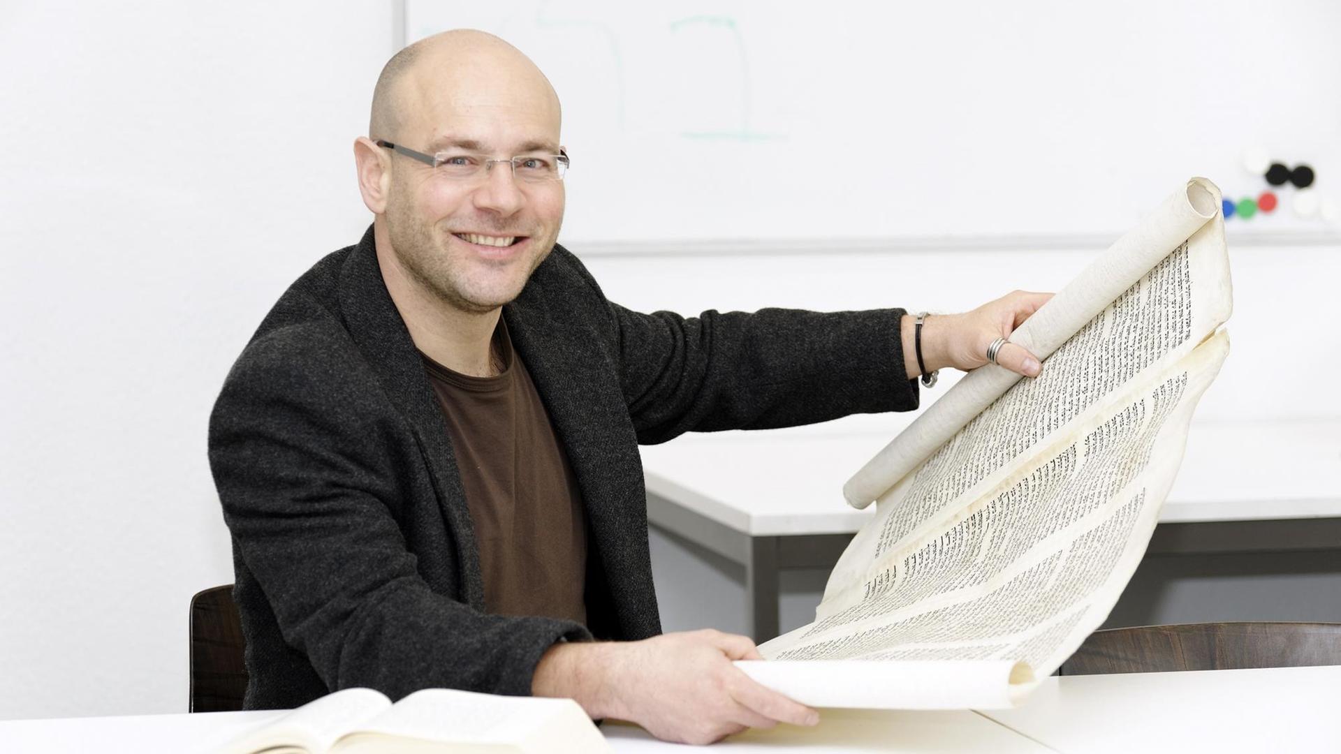 Professor Dr. Simone Paganini, Lehr- und Forschungsgebiet Biblische Theologie der RWTH Aachen Professor Dr. Simone Paganini, Lehr- und Forschungsgebiet Biblische Theologie der RWTH Aachen