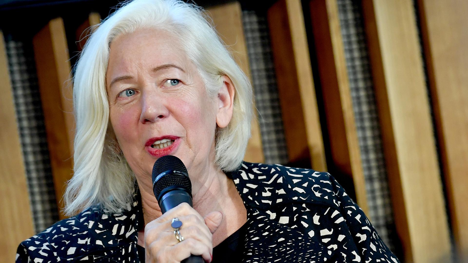 24.10.2018, Berlin: Bettina Wagner-Bergelt, Künstlerische Leiterin Bauhaus100, bei einer Pressekonferenz zum Bauhaus-Jubiläum. 24.10.2018, Berlin: Bettina Wagner-Bergelt, Künstlerische Leiterin Bauhaus100, bei einer Pressekonferenz zum Bauhaus-Jubiläum.