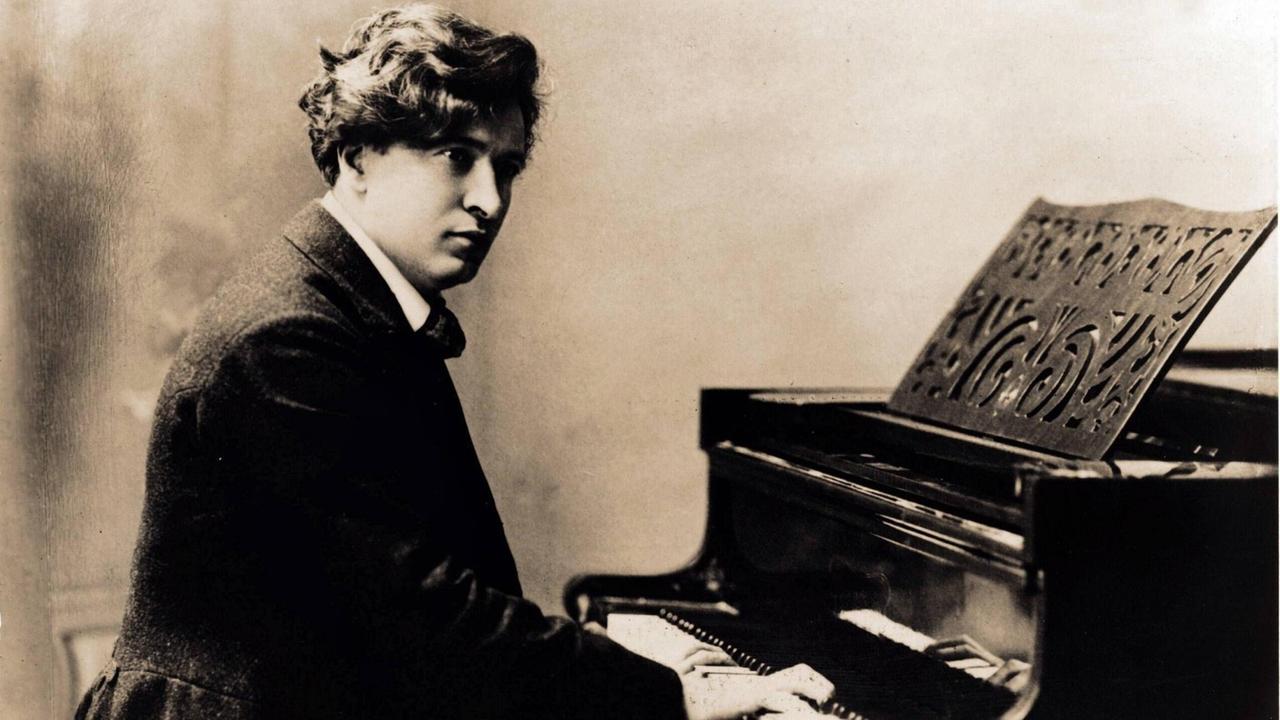 Kunstvermittler der ersten Stunde: Ferruccio Busoni, hier auf einer Fotografie von 1895, brachte seinem Publikum die Musik Bachs nahe Kunstvermittler der ersten Stunde: Ferruccio Busoni, hier auf einer Fotografie von 1895, brachte seinem Publikum die Musik Bachs nahe