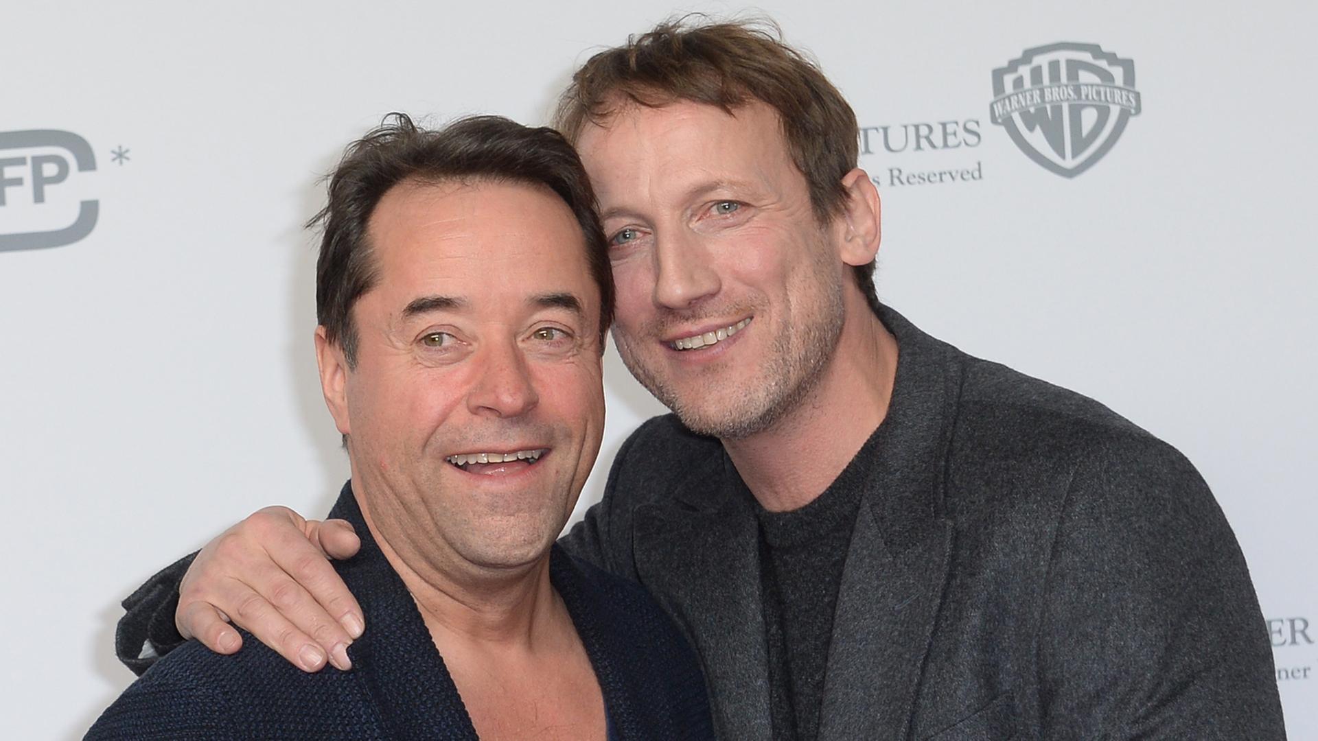 Die Schauspieler Jan Josef Liefers und Wotan Wilke Möhring bei der Premiere des Films "Da muss Mann durch" in Berlin. Die Schauspieler Jan Josef Liefers und Wotan Wilke Möhring bei der Premiere des Films "Da muss Mann durch" in Berlin.