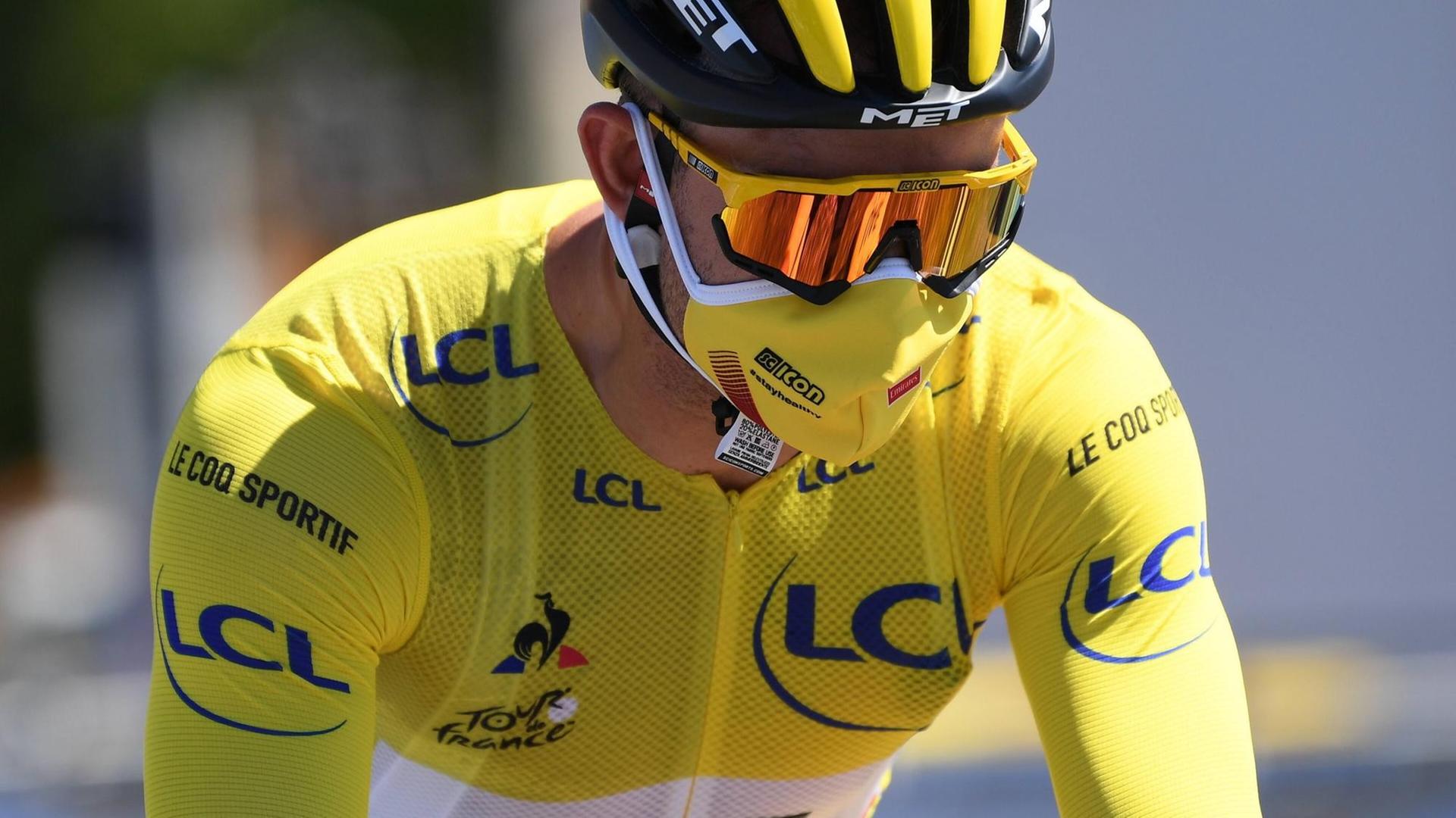 Der Norweger Alexander Kristoff bei der zweiten Etappe der Tour de France 2020 am 30.08.2020 im Gelben Trikot des Führenden. Die Etappe führt über 186 km mit Start und Ziel Nizza. Der Norweger Alexander Kristoff bei der zweiten Etappe der Tour de France 2020 am 30.08.2020 im Gelben Trikot des Führenden. Die Etappe führt über 186 km mit Start und Ziel Nizza.