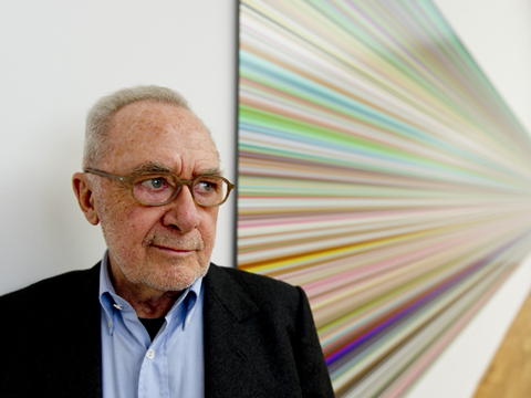 Der Maler Gerhard Richter in seiner Ausstellung "Streifen und Glas" in Dresden