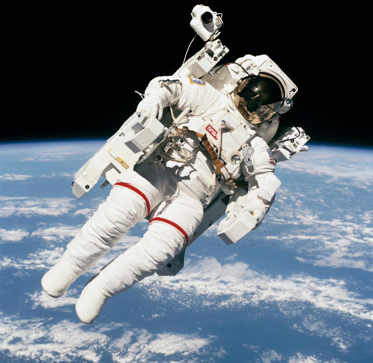 Eine Ikone der Raumfahrt: Der frei schwebende Astronaut Bruce McCandless