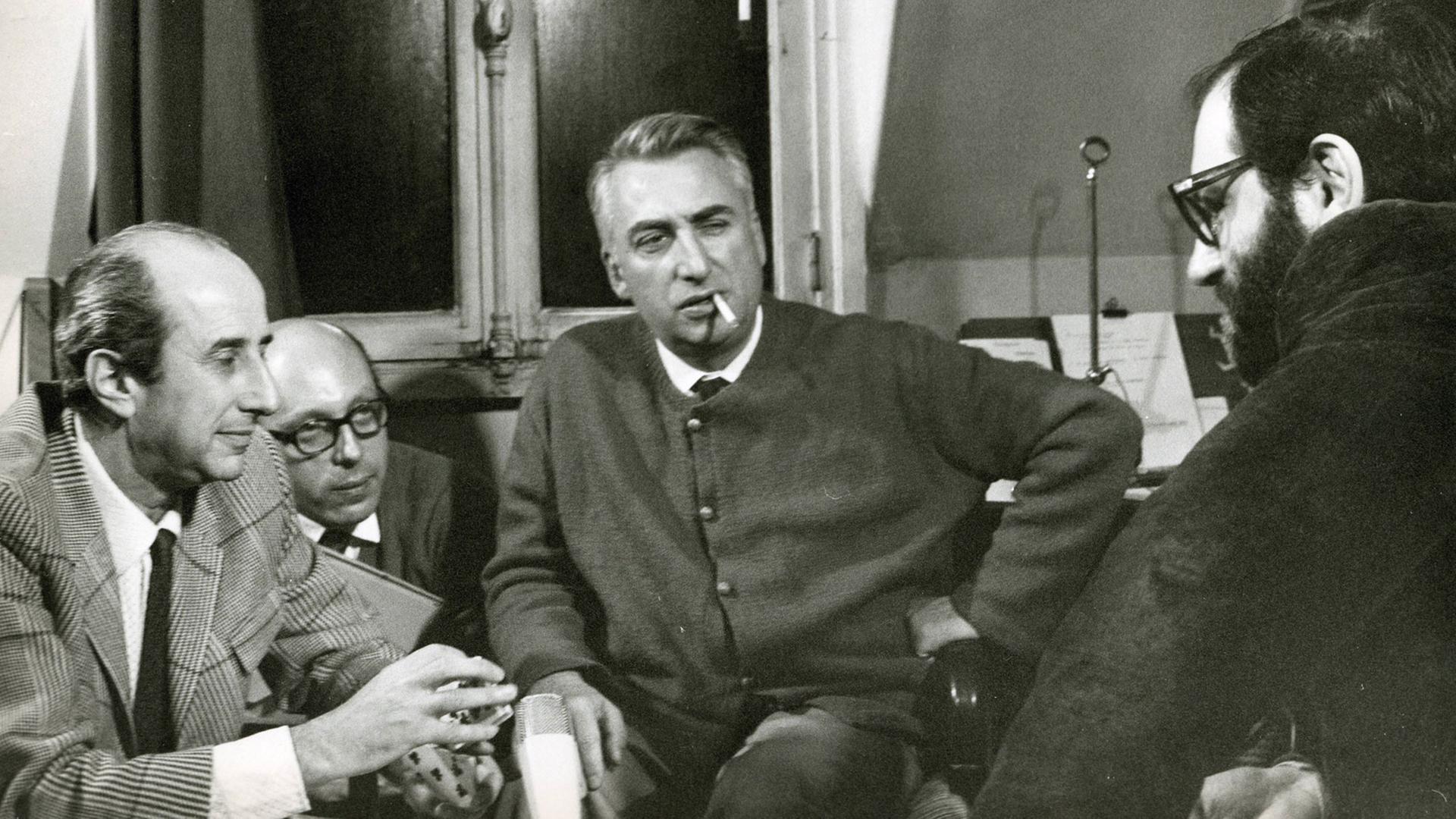 Die drei Schriftsteller Giulio Macchi, Roland Barthes und Umberto Eco Die drei Schriftsteller Giulio Macchi, Roland Barthes und Umberto Eco