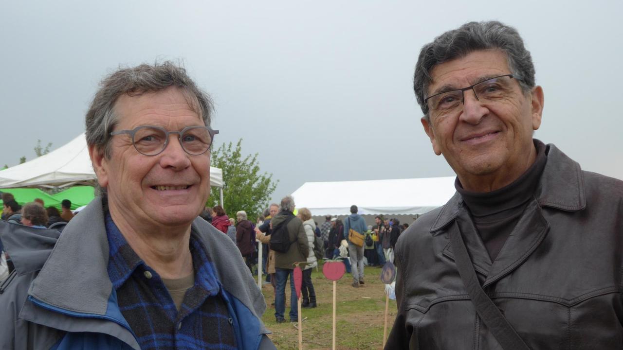 Ein Team von Agronomen und Ingenieuren unter Leitung von Robert Levesque und Robert Spizzichino hat ein ökologisches Gegenprojekt ausgearbeitet, das auf einer biologischen Kreislaufwirtschaft mit kurzen Transportwegen basiert. Ein Team von Agronomen und Ingenieuren unter Leitung von Robert Levesque und Robert Spizzichino hat ein ökologisches Gegenprojekt ausgearbeitet, das auf einer biologischen Kreislaufwirtschaft mit kurzen Transportwegen basiert.