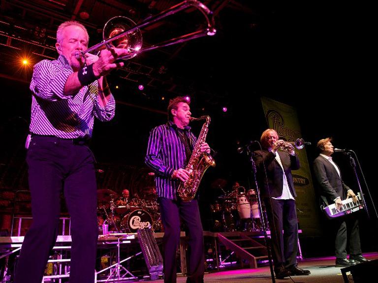 Die Band Chicago bei einem Konzert in Bloomington, USA