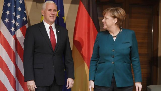 Bundeskanzlerin Merkel und US-Vizepräsident Pence bei der Münchner Sicherheitskonferenz.