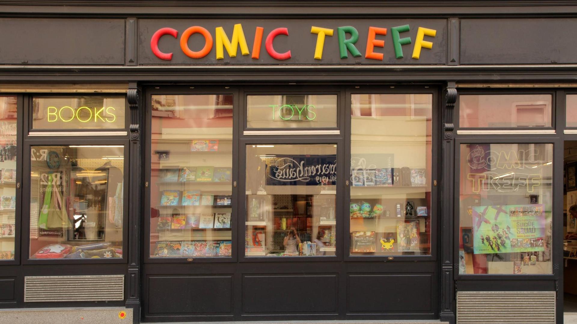 Blick auf den Comic Treff in Wien. In den Schaufenstern sind viele Bücher zu erkennen. Blick auf den Comic Treff in Wien. In den Schaufenstern sind viele Bücher zu erkennen.