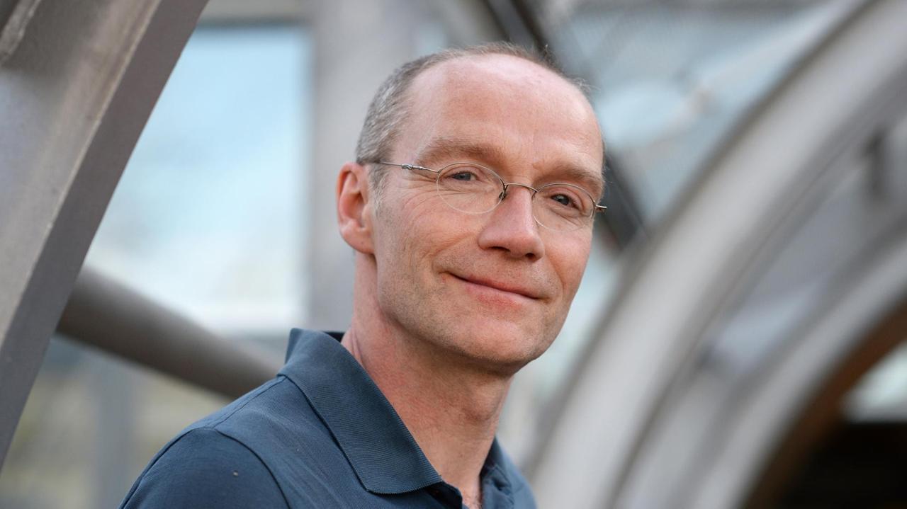 Porträt von John von Düffel, am 24.03.2017 auf der Buchmesse in Leipzig. Porträt von John von Düffel, am 24.03.2017 auf der Buchmesse in Leipzig.