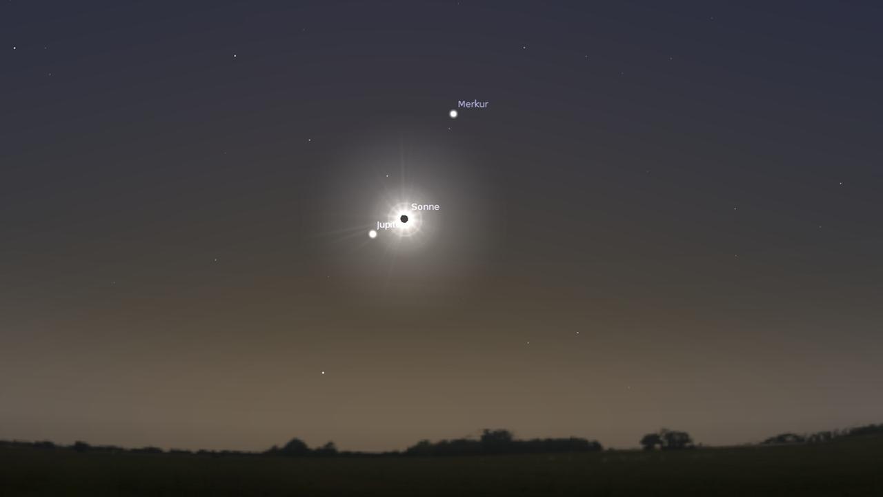 Anblick der verfinsterten Sonne mit etlichen Planeten am 7. Oktober 2135 von der Heide aus