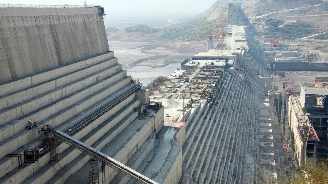 Die Baustelle des größten Staudamms Afrikas, des "Grand Ethiopian Renaissance Dam" im Nordwesten von Äthiopien.